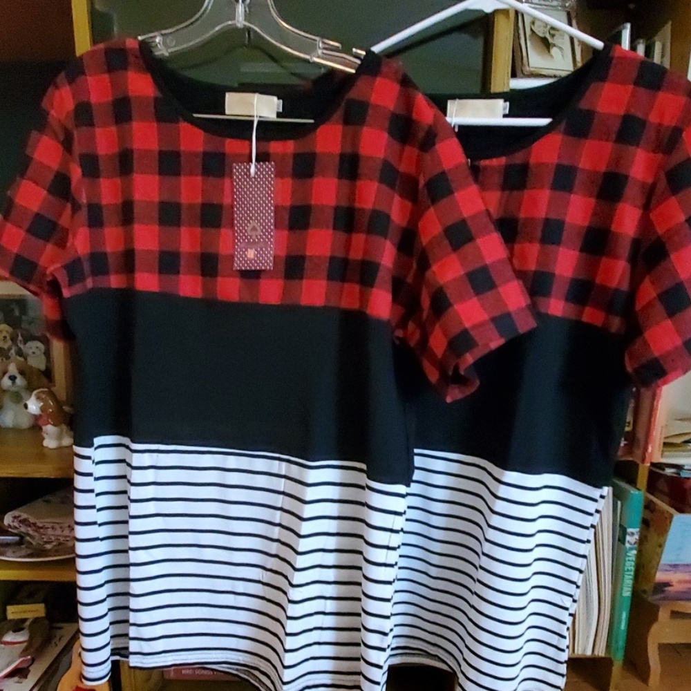 Fun unique shirt.. this one is XL